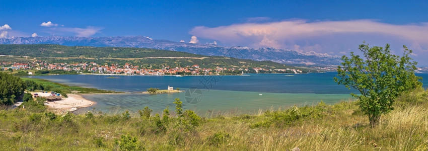 浮宫湾和叶山全景地盘croati图片