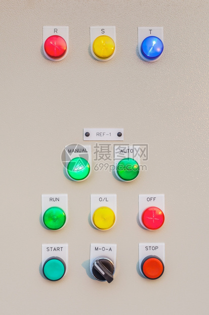 主引擎室控制面板开关按钮可用于监测建筑物中的控制电源图片