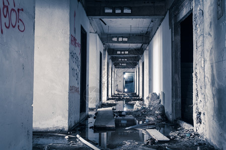 走廊道废弃建筑可使用恐怖电影场景背图片