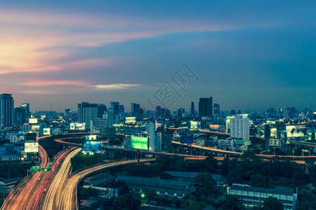 Bangko市夜间鸟瞰图图片