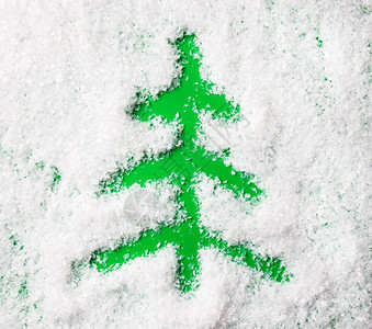 雪底的圣诞节树形状图片