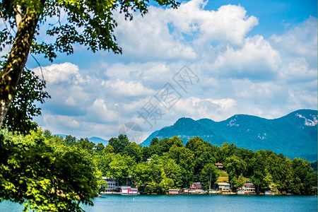 湖周围的风景吸引着北卡洛琳娜图片