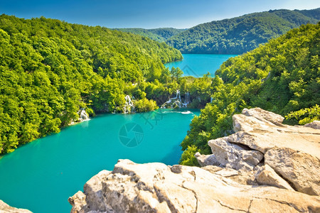 Croati的平流湖公园绿水图片