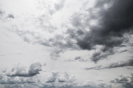 雨前的乌云图片