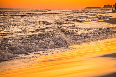 在墨西哥湾对命运之花的橙色日落图片
