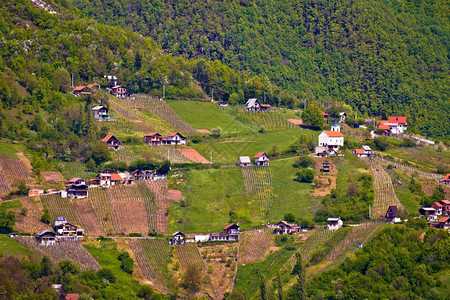 北部croati北部普列西维察葡萄园和小屋山高清图片