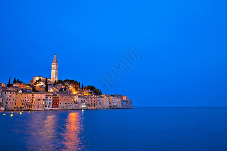 罗文日晚夜风景有复制空间伊斯特里亚croati图片