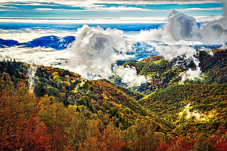 巨大的烟雾高山公园图片