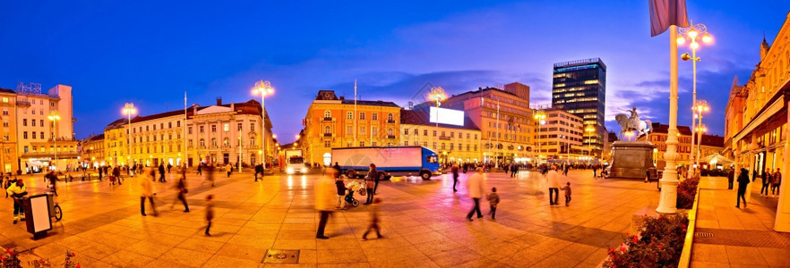 萨格勒布中央广场晚间全景克罗提亚首府图片