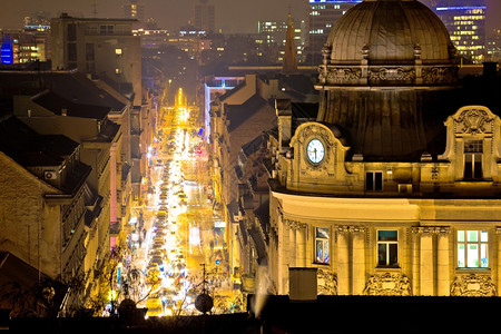 圣诞节夜景萨格勒布街道和建筑夜景首都croati背景