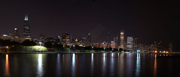 水池景观芝加哥夜空横跨密歇根湖背景