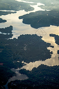 诺曼湖北卡罗林纳早上飞过诺曼湖图片