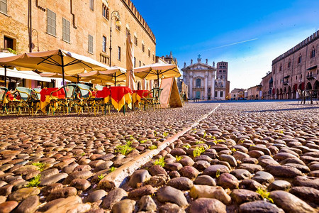 曼托瓦市铺的广场和咖啡馆风景欧洲文化资本和意大利兰巴迪地区世界遗产图片