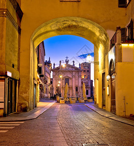 曼托瓦市Piazsordel夜视欧洲文化的资本和单一世界遗产地点意大利的Lombardy地区图片