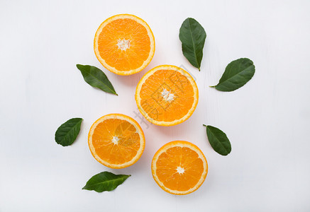 木白色背景的新鲜橙柑橘水果顶部视图图片