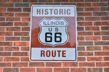 位于伊利诺的砖墙上66条历史道路标志图片