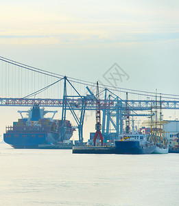 lisbon工业货运港视图图片