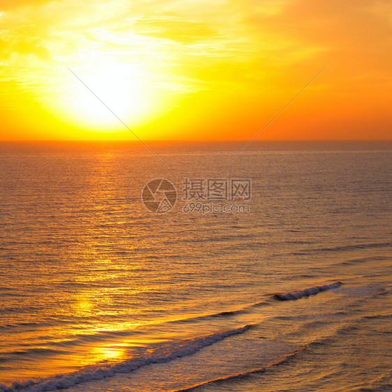 海边的滨和太阳升起图片