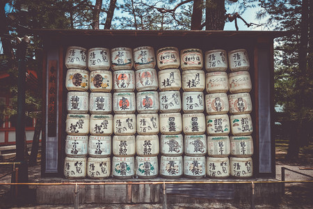 日本京都平安神宫的传统kazaridaru桶kazaridaru桶在平安神宫神社日本京都图片