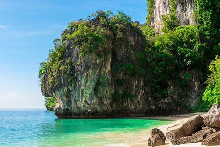泰国金沙岛美丽的繁华岛泰王国岩石密闭和安达曼海背景