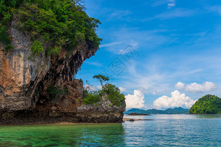 泰国金沙岛阳光明媚的一天美丽海景克拉比兰省背景