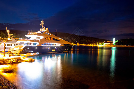 乘游艇到岛夜视达马提亚croati图片