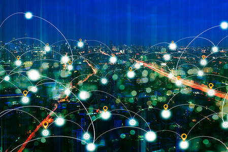 夜间有网络连接技术的商业区图片