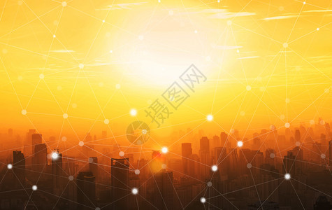 日落时商业区城市的网络连接和通信概念图片