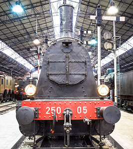 年意大利蒸汽机车细节由沙龙诺热年的停图片