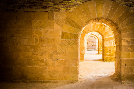 italy古老的硅状糖浆城堡以石头的视角组成拱门高清图片
