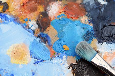 艺术家配有彩色油画笔和漆的调色板艺术概念r配有彩色油画笔和漆的调色板背景图片