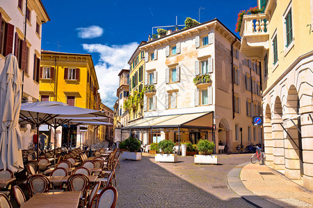 意大利街和Verona咖啡馆意大利群岛地区的旅游目图片