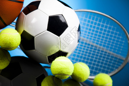 传奇同框！范戴克与卡洛斯互换球衣，两代顶级后卫惺惺相惜