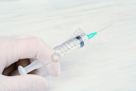 注射胰岛素医生将注射器放在桌子上背景