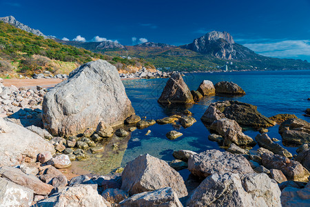 海洋上的大块石头美丽的海景拉皮湾犯罪俄罗斯图片