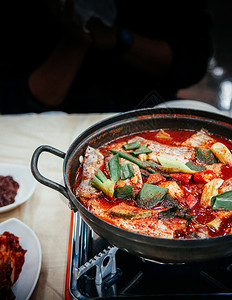 青柳市热锅里辣咖喱鱼汤著名的海鲜图片素材