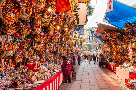 2012年12月10日日本埼玉小宫由纪夫日本熊黛幸运耙在东京市场在武藏一代宫崎骏神社举行的第一个节日图片