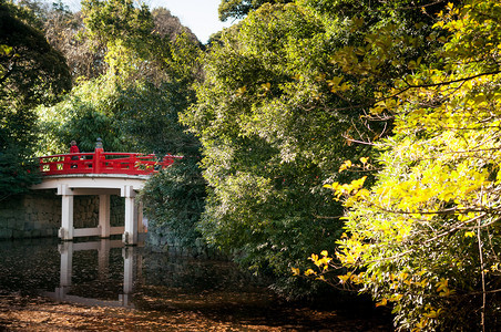 201年月日奥米亚赛塔马雅潘美丽的山川津贾神庙红桥秋天阳光灿烂图片
