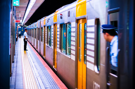 地铁工作人员城际大阪西高清图片
