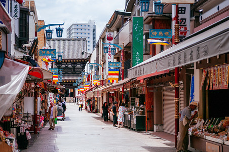 2014年6月7日June27014年日式川崎购物街纪念品和甜点店背景图片