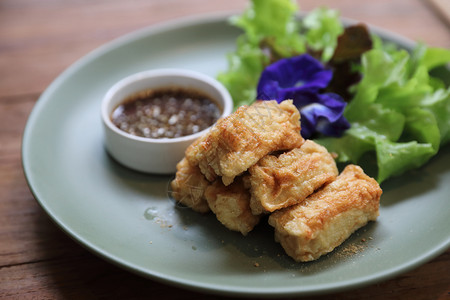 食素木本底旧作风格的日本炸豆腐图片