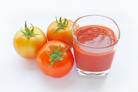 一杯新鲜的番茄汁图片