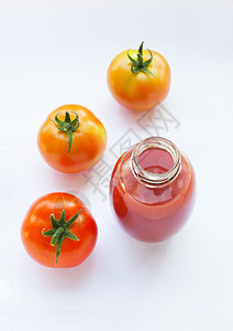 一杯新鲜的番茄汁图片
