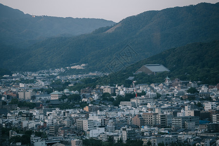 京都城市的景色以电影古代风格的日出图片