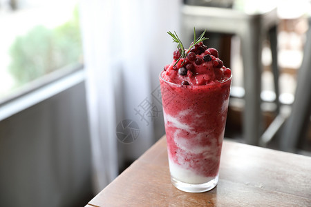 混合果莓冰淇淋图片