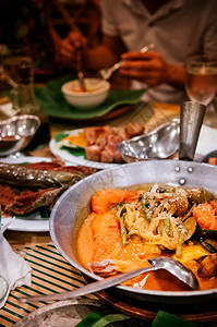 菲律宾海鲜传统的午餐高清图片