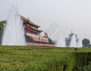 天安门前的喷泉背景图片