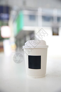卡布奇诺咖啡纸杯中的白调店中的图片