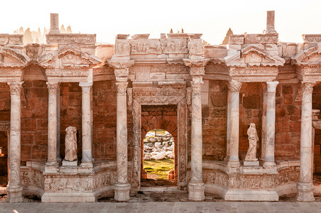 古代高原地平剧院的废墟有闪光照明弹帕穆卡勒迭尼西里火鸡图片