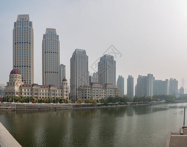 天津海河在天津由海河建造的现代和殖民建筑其背景污染背景